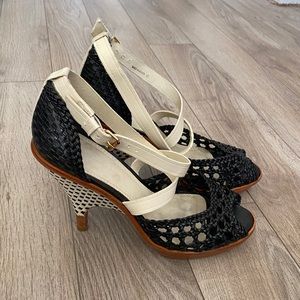Leifsdottir heels with ankle strap